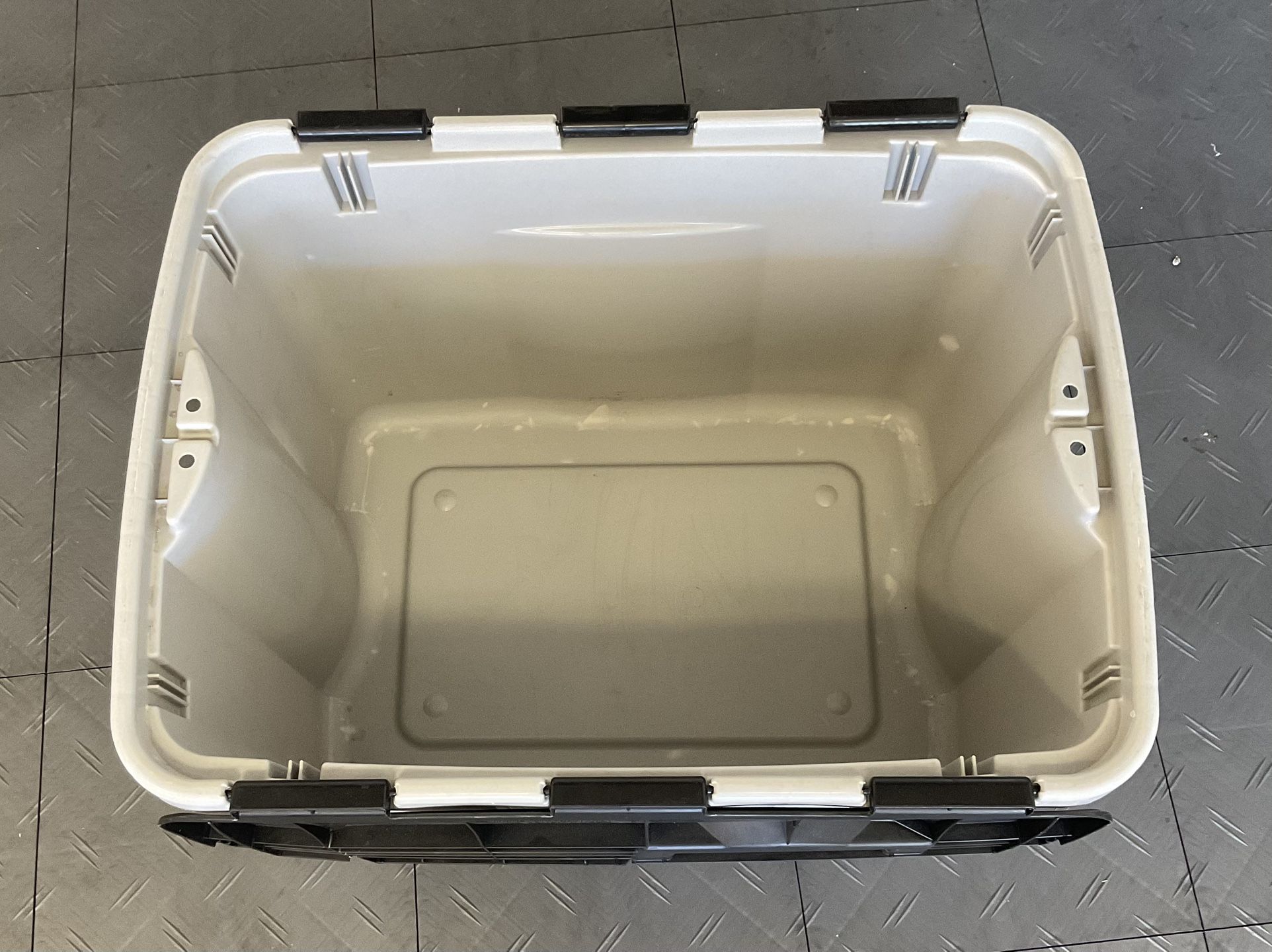 6 Storage Containers