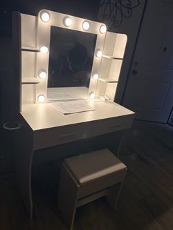 New White Vanity Table with Hollywood Mirror and Stool comes with the  vanity chair