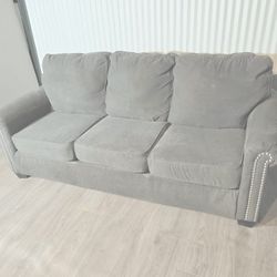 Gray Sofa In Excellent Condition 