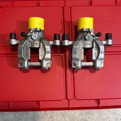 2 Volkswagen Calipers 