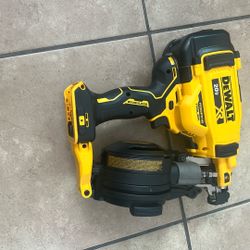 Dewalt DCN45RN Roofing Nailer