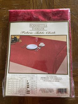 Brand New Red Poinsettia Sateen Material 70 Inch Round Table Cloth