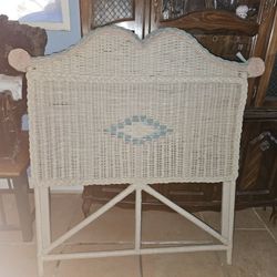 Girll's Wicker Bedroom Set
