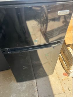 Vissani refrigerator with freezer small