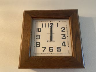 Seth Thomas Vintage Oak Wood Wall Clock In Excellent Condition