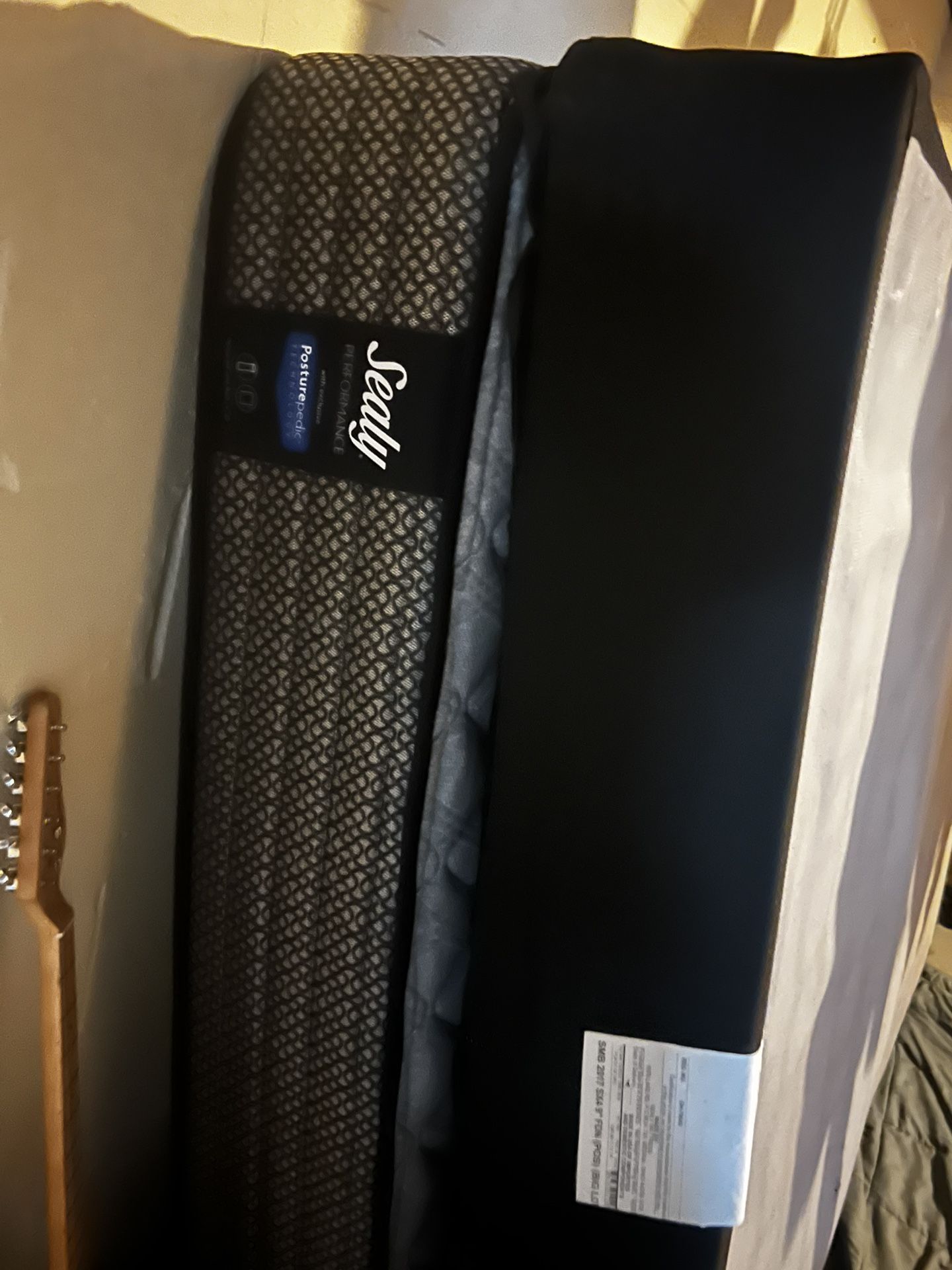 Queen Size Sealy Posturepedic W/ Box Spring & Steel Support