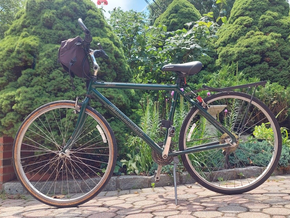 CANNONDALE H300 28" ALUMINUM WHEELS & FRAME,  EVERYTHING WORKS READY FOR RIDING 