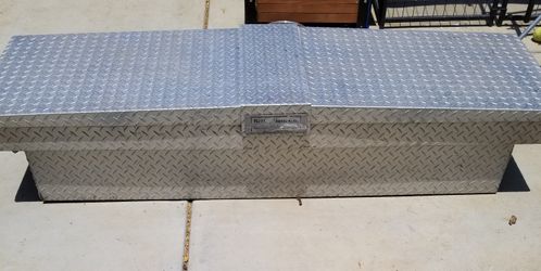 Truck tool box