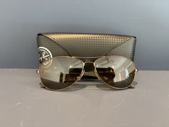 Authentic RayBan Aviator Sunglasses w/Case & Wipe