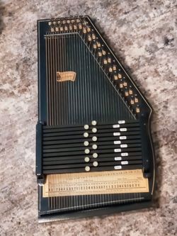 Oscar Schmidt Vintage 12 Chord Autoharp With Case And Tuning Key