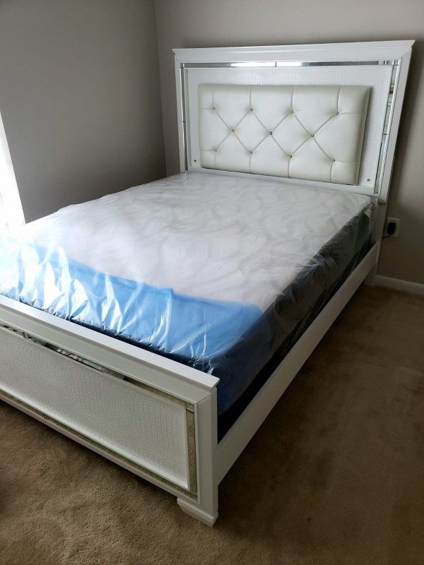 NEW QUEEN MATTRESS with BOX SPRING👌Bed frame is not included