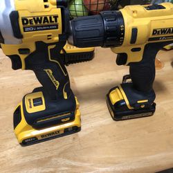 Dewalt Impact Drill 2 With The Charger $170 And 2 Battery 