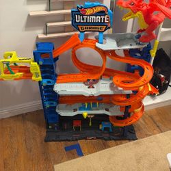 Hot Wheels city ultimate garage Dragon Track With Storage For 50+ cars 
