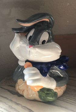 Use Bugs Bunny cookie jar in great condition.