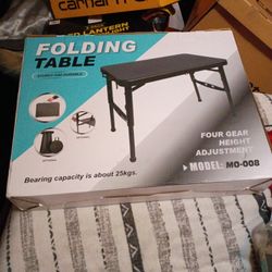 Folding table
