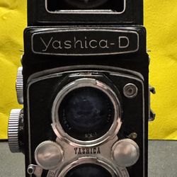 Yashica-D Twin Lens Reflex Camera
