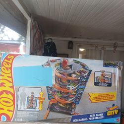 Hot Wheels  City Mega Garage 