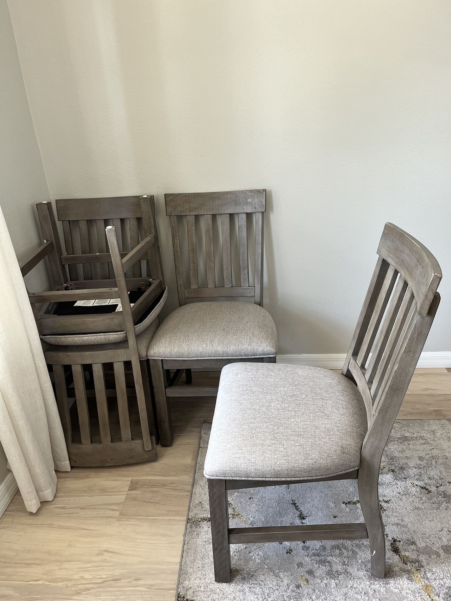 Beautiful Dining Room chairs - Barely Used- 
