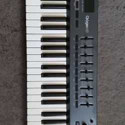 OXYGEN 49 M - AUDIO PIANO,BOOK ,   CONNECTOR CABLE, STAND ,