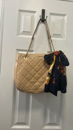 DKNY. Shoulder Bag.