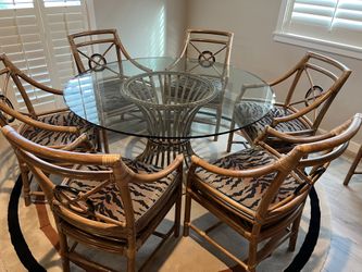 Beautiful Glass Table And 6 Chairs 
