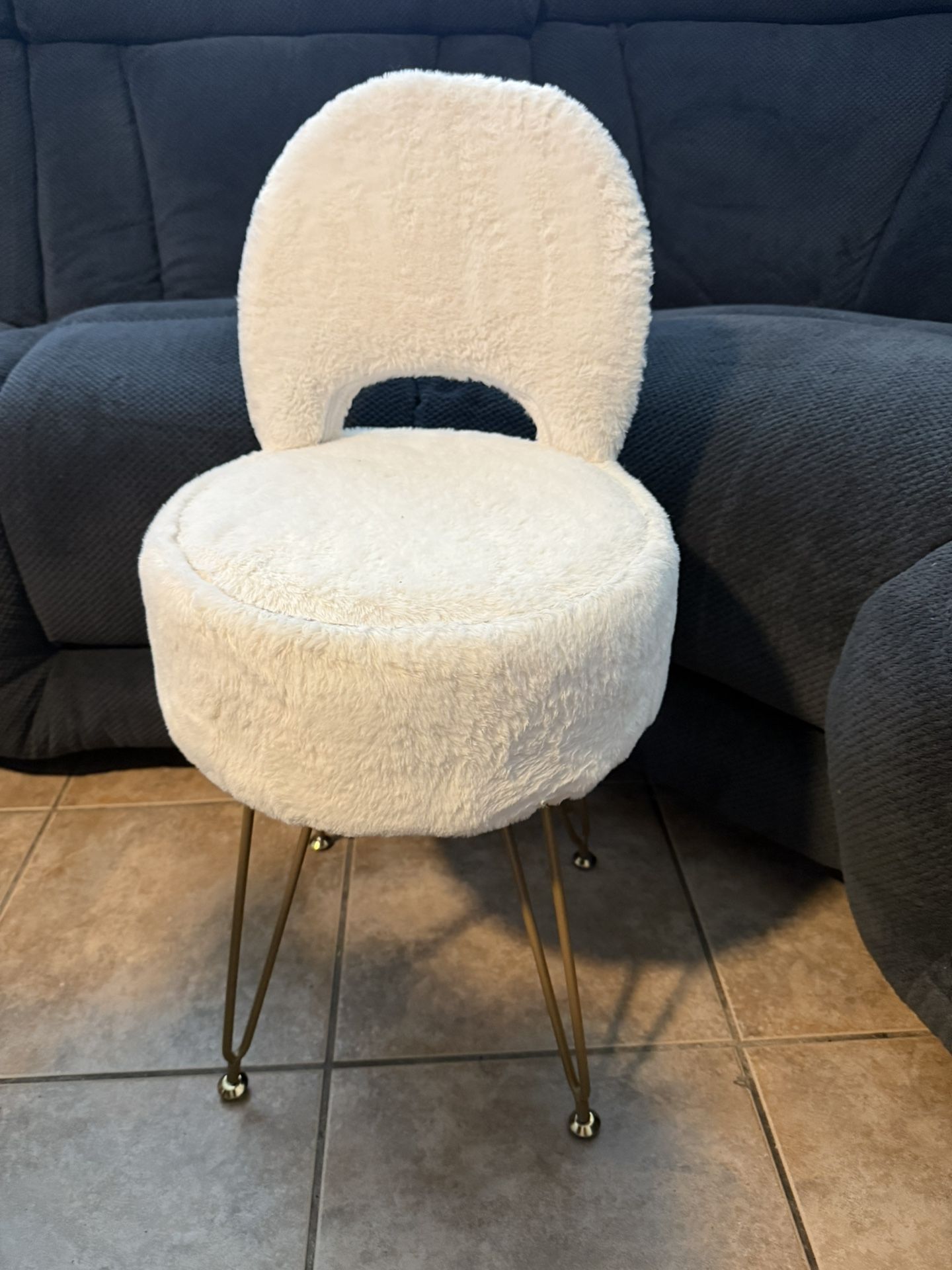 Vanity chair