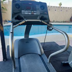 **For Sale: Star Trac Treadmill – Great Condition!**