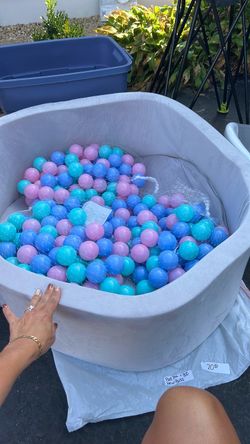 Soft Foam ball pit w 300 new balls