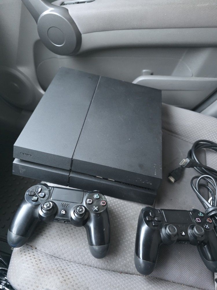 PS4 CONSOLE 