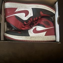 Jordan 1 Mids Size 7y