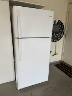 Frigidaire Top Freezer Refrigerator 18 Cuft