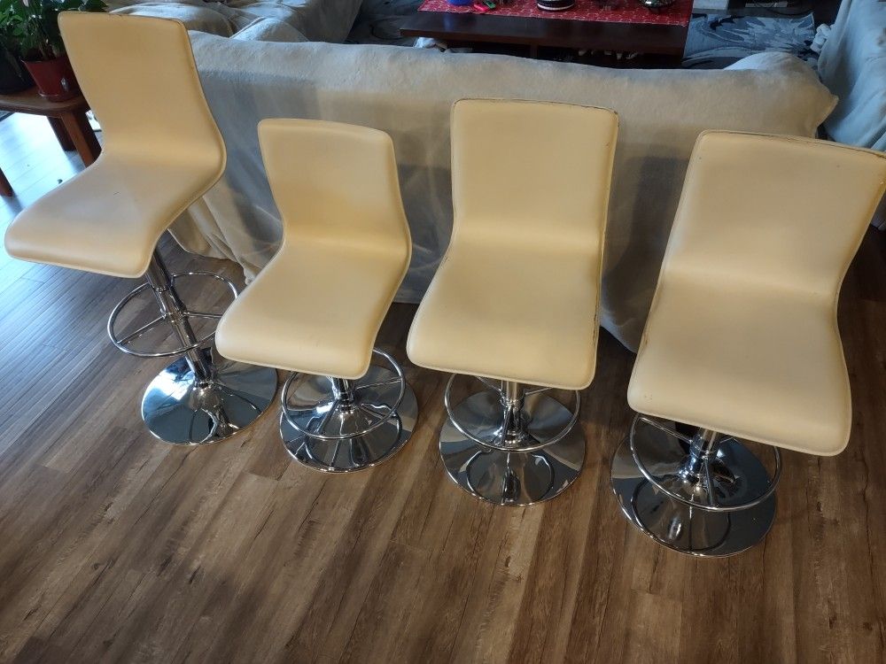 4 Bar Stools