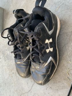 Under armor 5.5 youth cleats