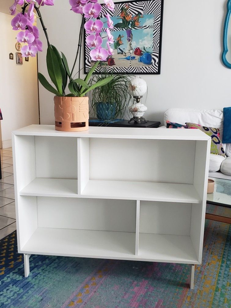 White Ikea Valje Bookcase