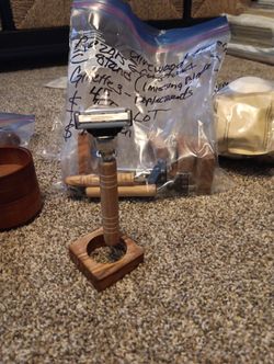Custom Razor With Stand