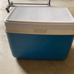 Rubbermade Cooler