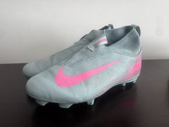 Nike cleats size 4Y