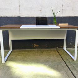 63" Walnut Office Desk - Like New - Minimal / Gaming Setup