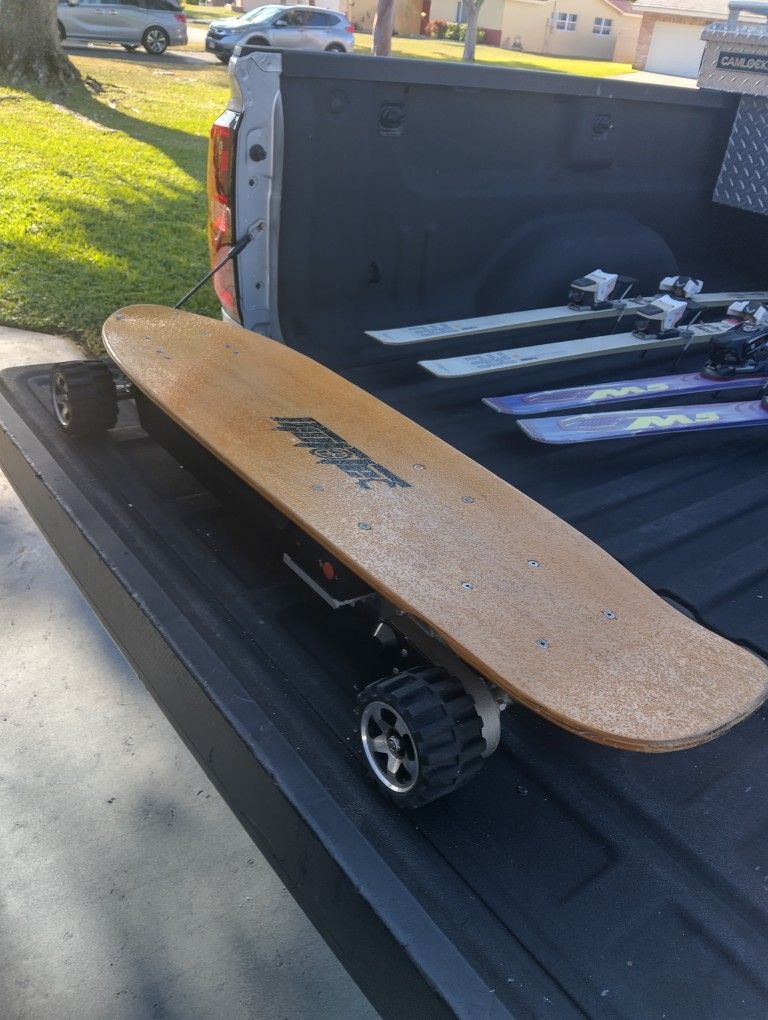 MOTO TEC 600 W STREET ELECTRIC SKATEBOARD. WAREHOUSE FIND. NO REMOTE OR CHARGER. UNKNOWN IF IT WORKS. VERY HEAVY DUTY. SOLD AS IS.