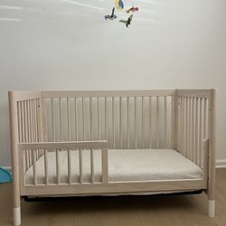 ***FREE Baby Crib / Toddler Bed ***
