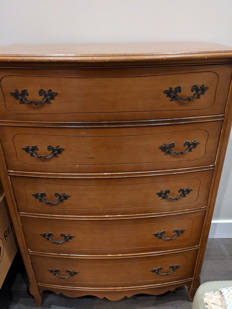 5-Drawer French Provincial Dresser 