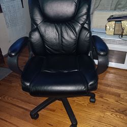 Black Computer/ Gaming Chair