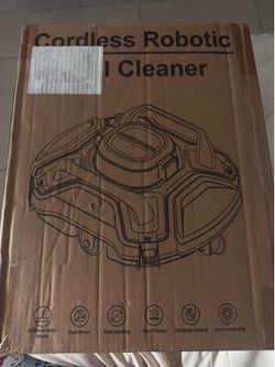 Cordless robotic pool cleaner