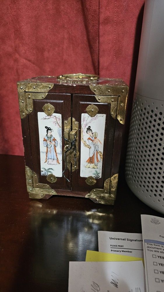 Antique Chinese Jewelry Box