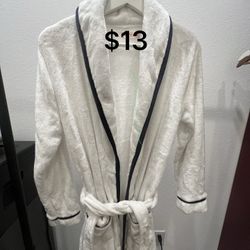 Luxury Plush Fleece Bathrobe White w/ Navy Trim – Soft & Warm – L / XL / XXL / XXXL – $13