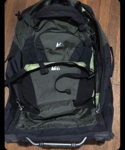 Rei straddle cruiser 26” luggage roller