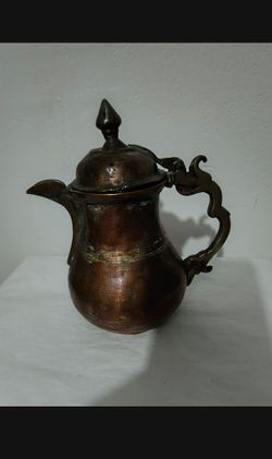 ANTIQUE ARABIC COFFEE TEAPOT 7"×6"