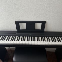 digital piano Yamaha With a bench and pedal unit