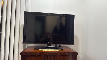 LG TV 40in