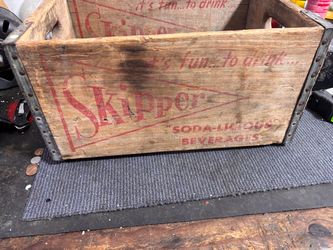 Rare vintage Skipper soda crate